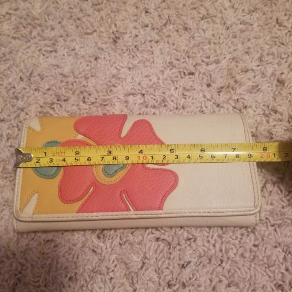 Relic flower wallet